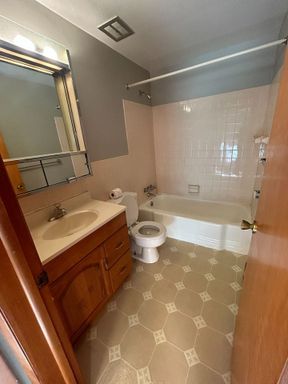 574 South Transit, 06, Lockport, NY 14094
