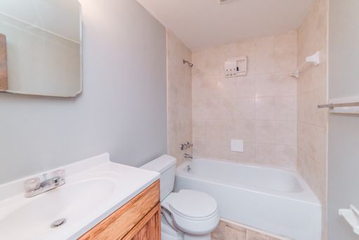 209 Caldwell Ave, Apt B, Wilmerding, PA 15148