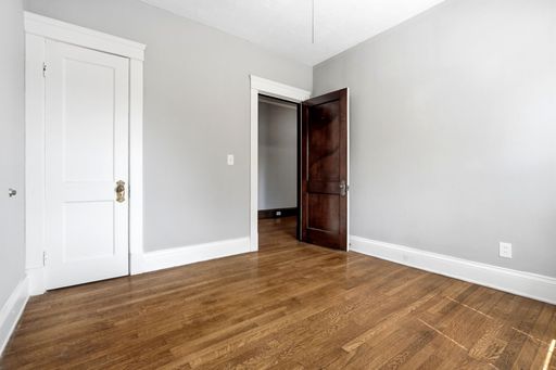 11003 Clifton Blvd, Cleveland, OH 44102