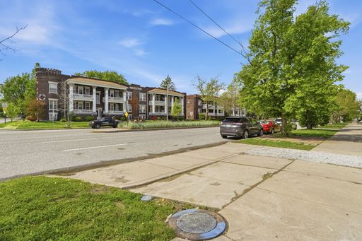 11117 Clifton Blvd #8, Cleveland, OH 44102