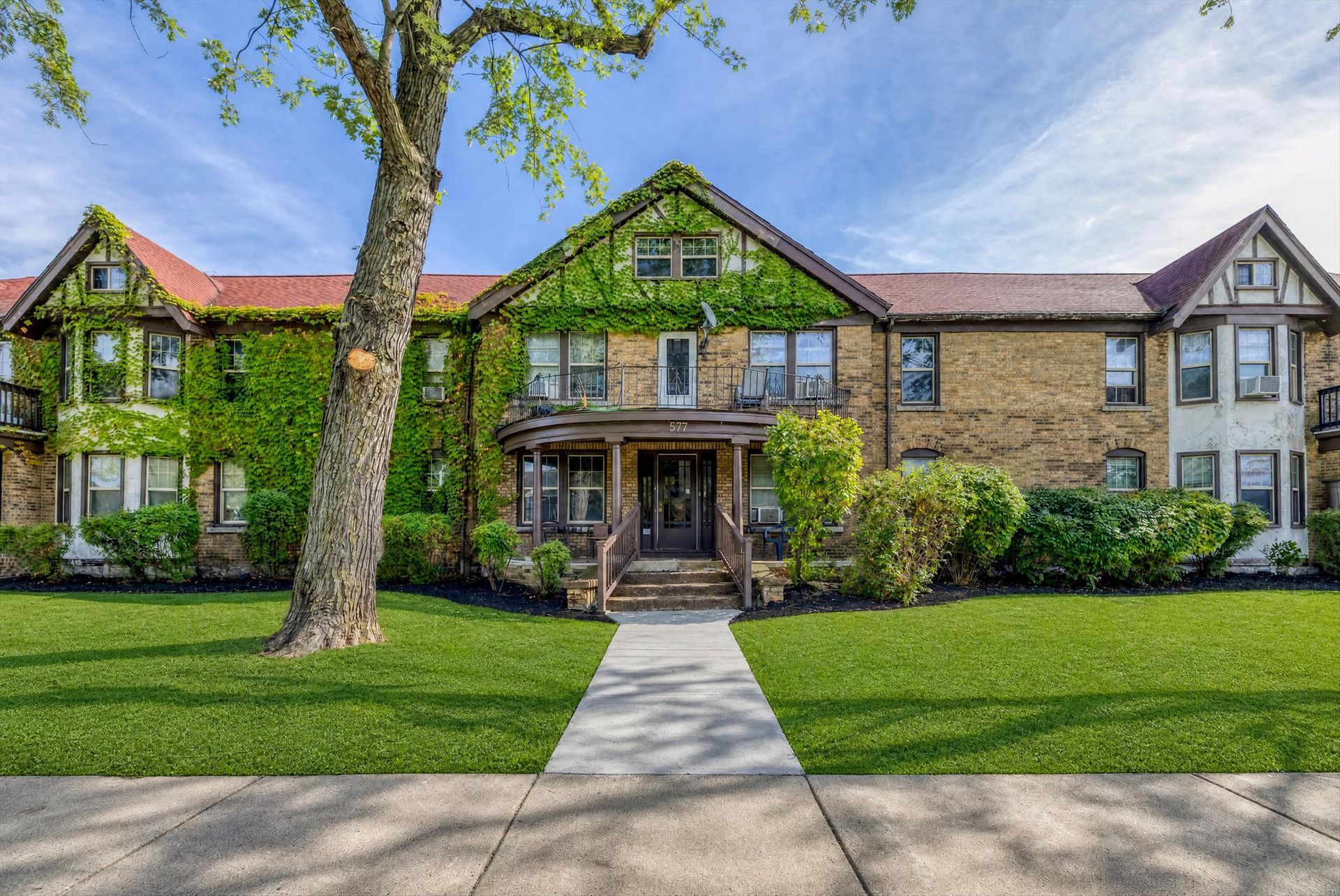 Buffalo Apartment: 575 Colvin Avenue