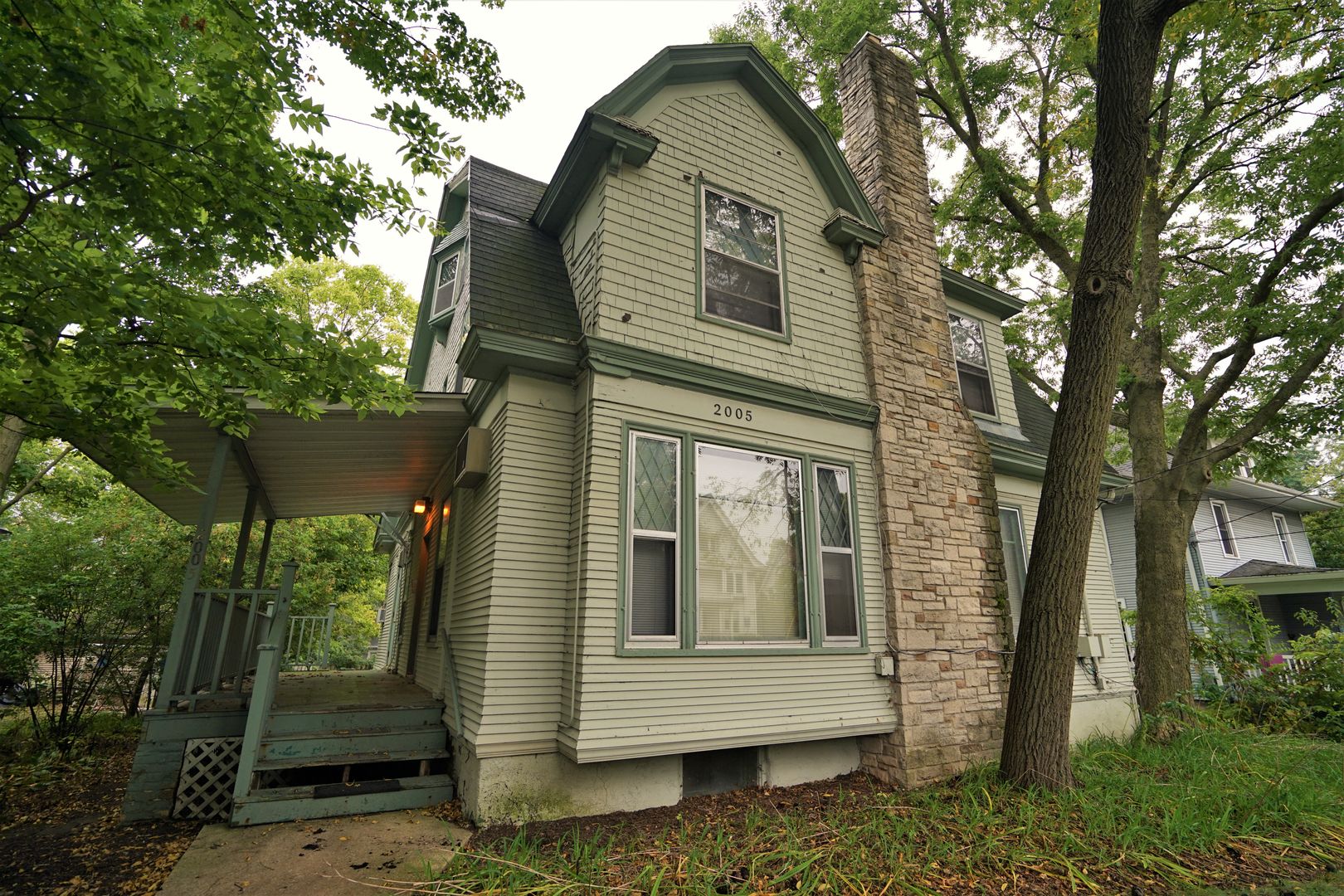 Madison Apartment: 2005 Monroe St.