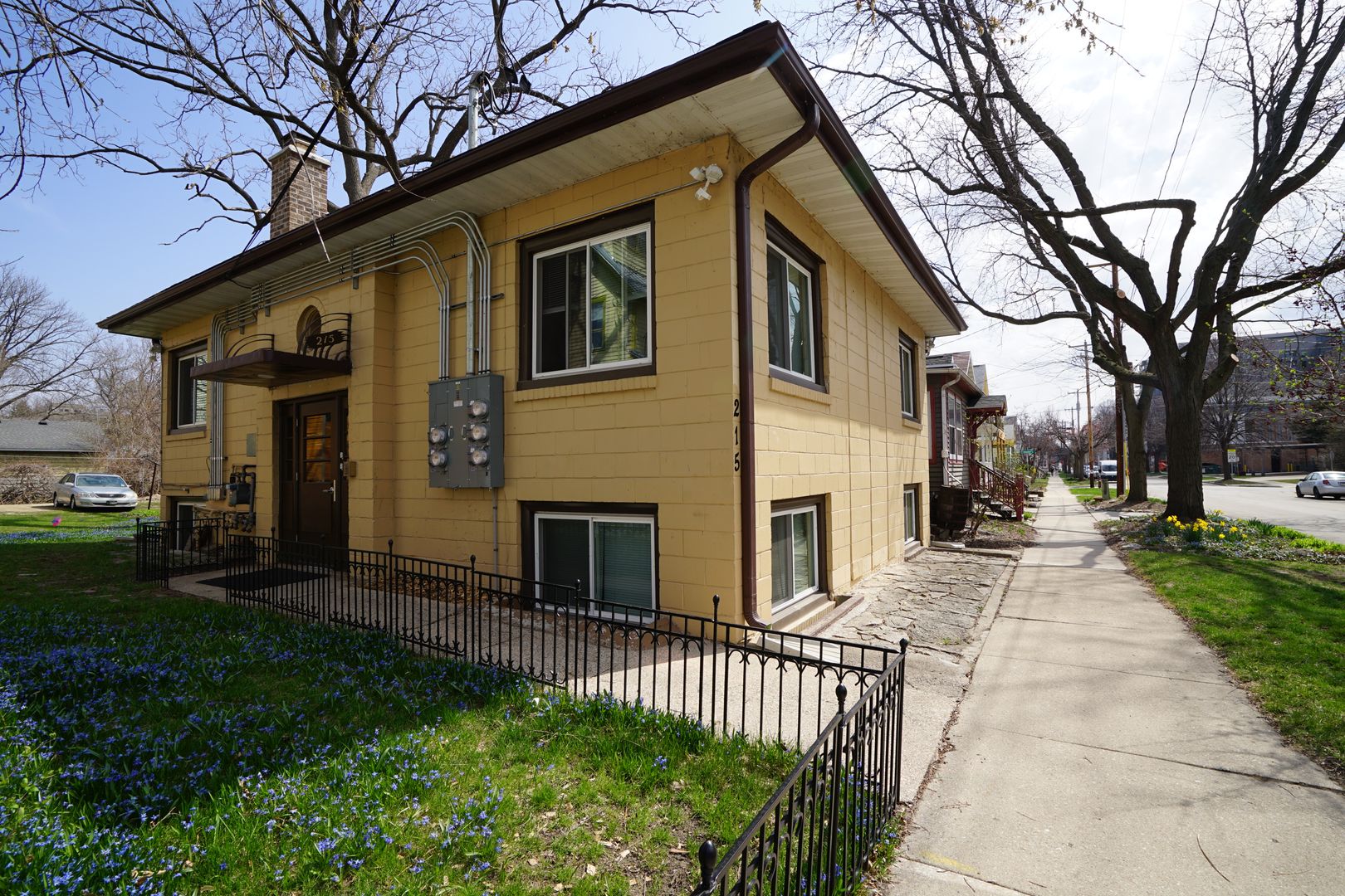 Madison Apartment: 215 N. Ingersoll St.