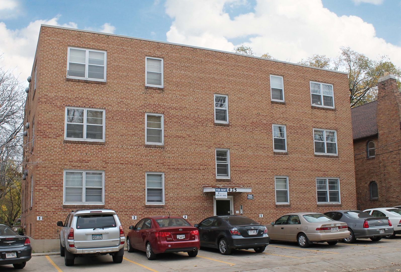 Madison Apartment: 425 Paunack Place