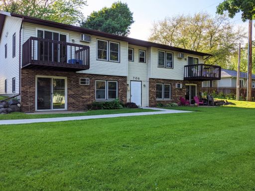 East Side 2 Bed w/ In-Unit Laundry & Garage Parking! – photo 1