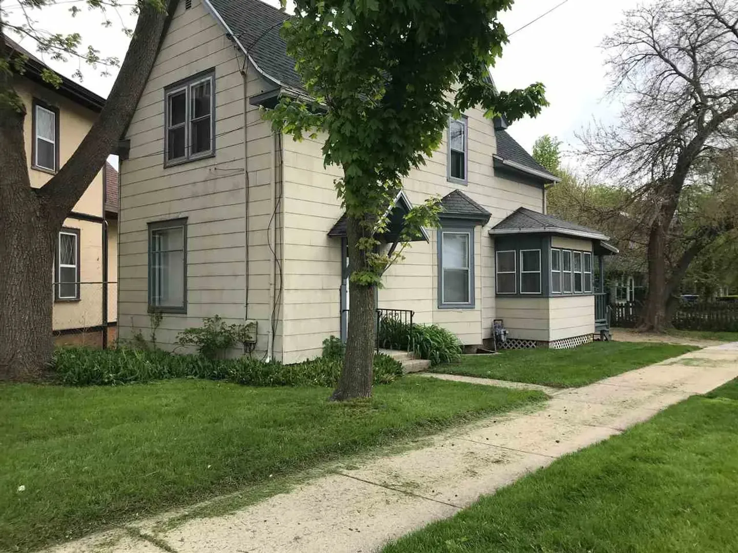 Madison House: 834 Emerson St