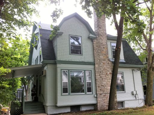 Cozy Efficiency with Kitchenette Near Camp Randall! – photo 1