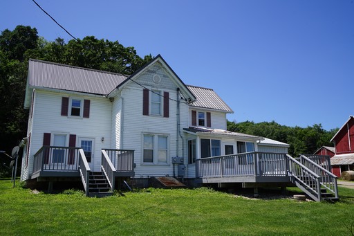 Large sunny Country Home by Sauk City