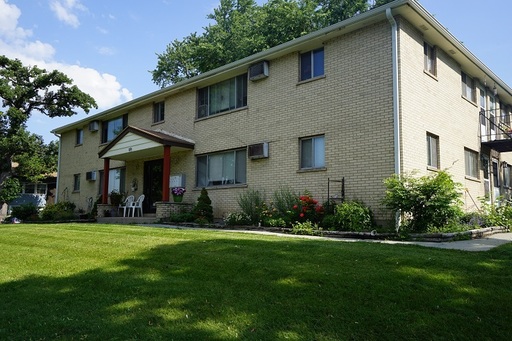 Two Bedroom Apartment Near Downtown, with Heat and Water Included! $300 Move-in Credit – photo 1
