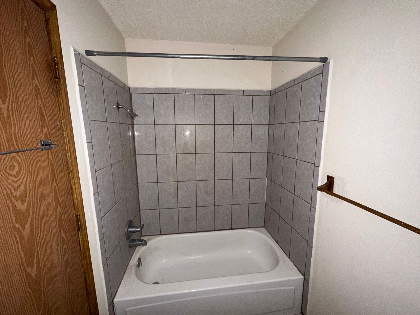 Beaver Apartment: 602 W Main St