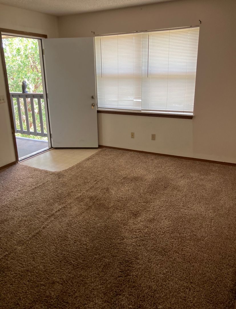 Beaver Apartment: 602 W Main St