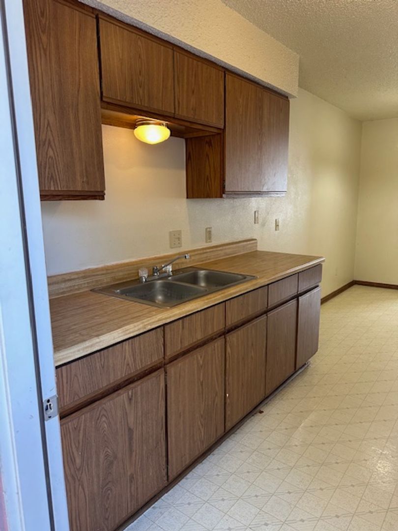 Beaver Apartment: 602 W Main St