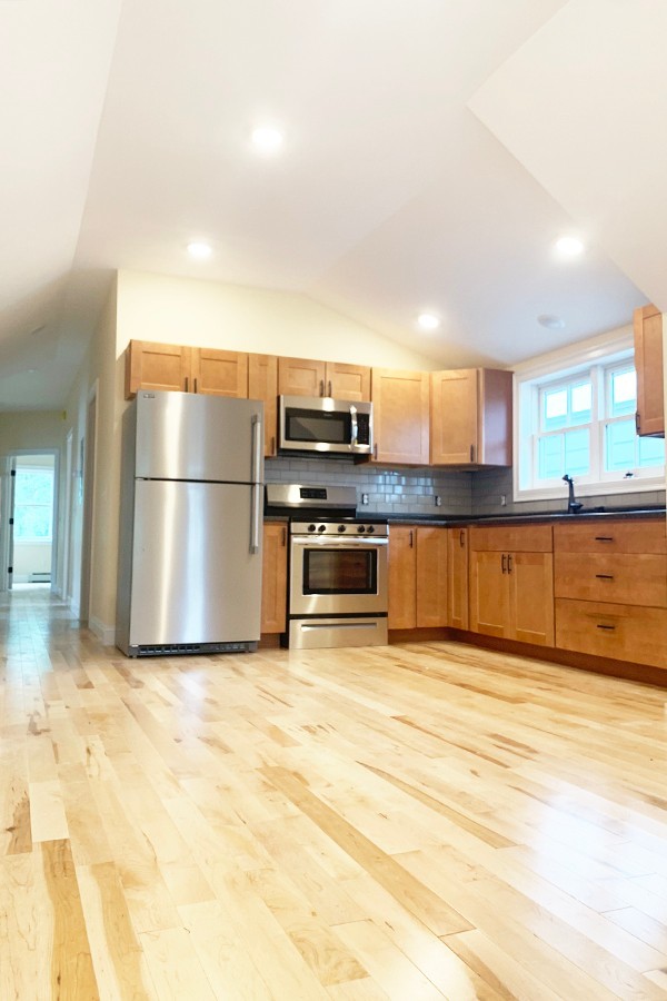 Burlington Apartment: 21 Peru St