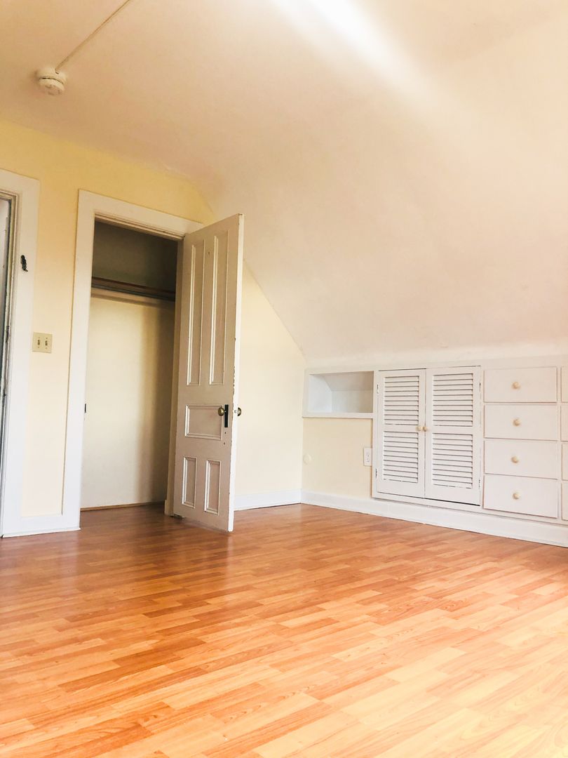 Burlington Apartment: 42 North Prospect Street