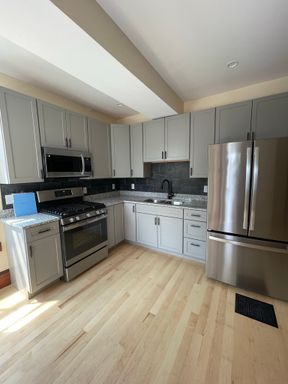 88 North Winooski Ave, Burlington, VT | Updated 4 Bedroom Apartment with Historic Charm | June 2027 – photo 1