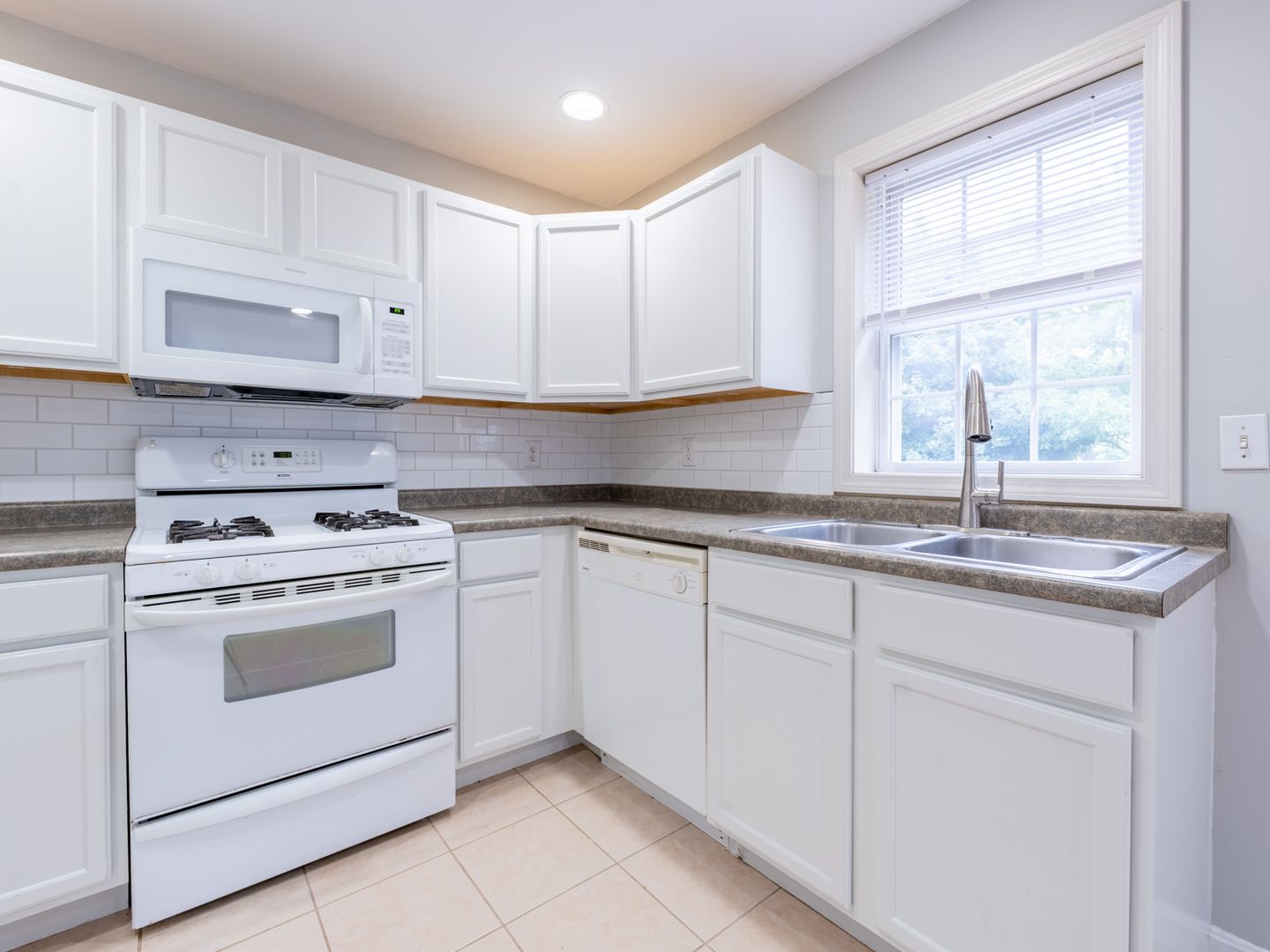 Burlington Apartment: 1144 North Ave
