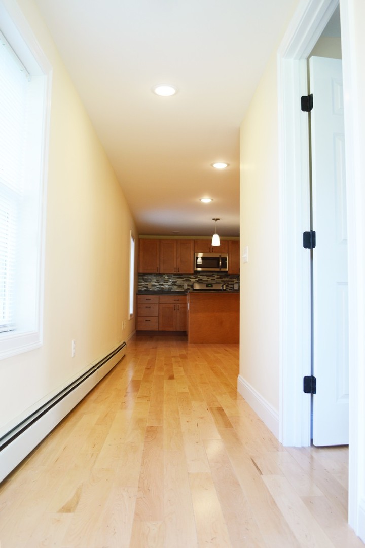 Burlington House: 260 Manhattan Drive
