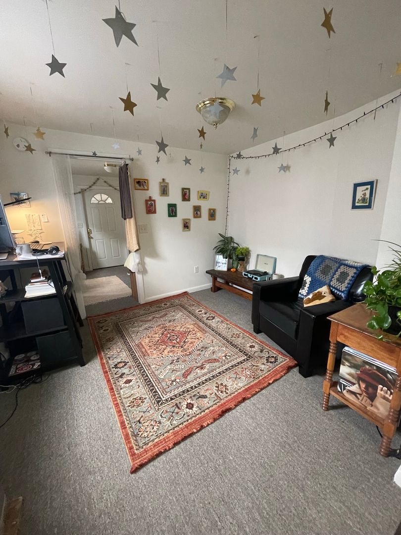 Burlington Apartment: 72 Hyde Street
