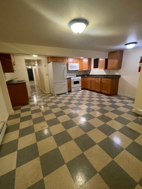 150 1/2 North St, Burlington, VT | 4 Bedroom Apartment Near Downtown & UVM | June 2027 – photo 1