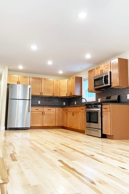 21 Peru St #1 - BEAUTIFUL 4-BR DOWNTOWN! AVAILABE June 1st, 2027 – photo 1