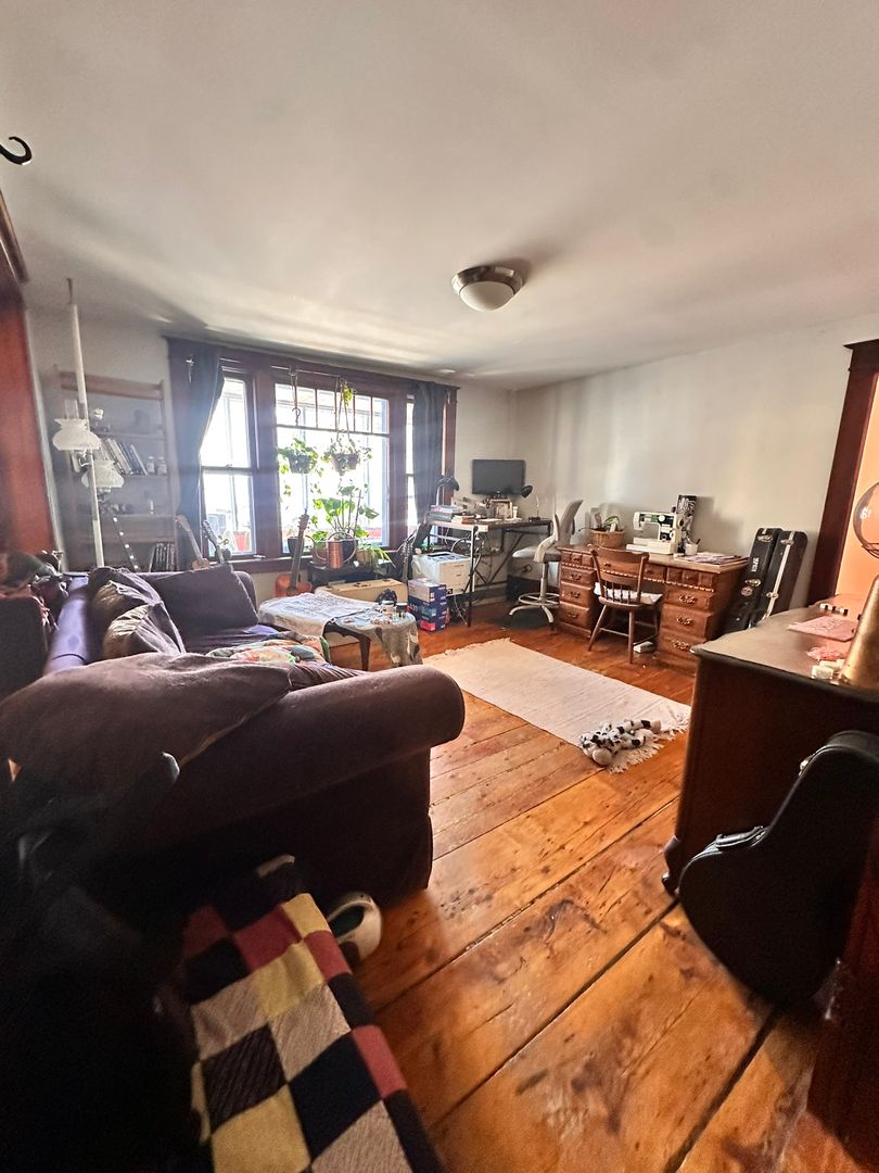 Burlington Apartment: 135 North Champlain St