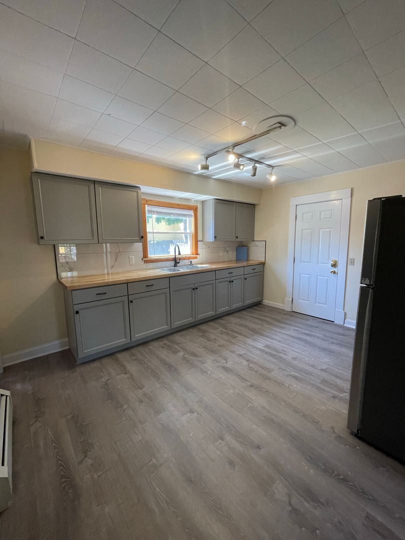 Burlington Apartment: 17-19 Lafountain Street