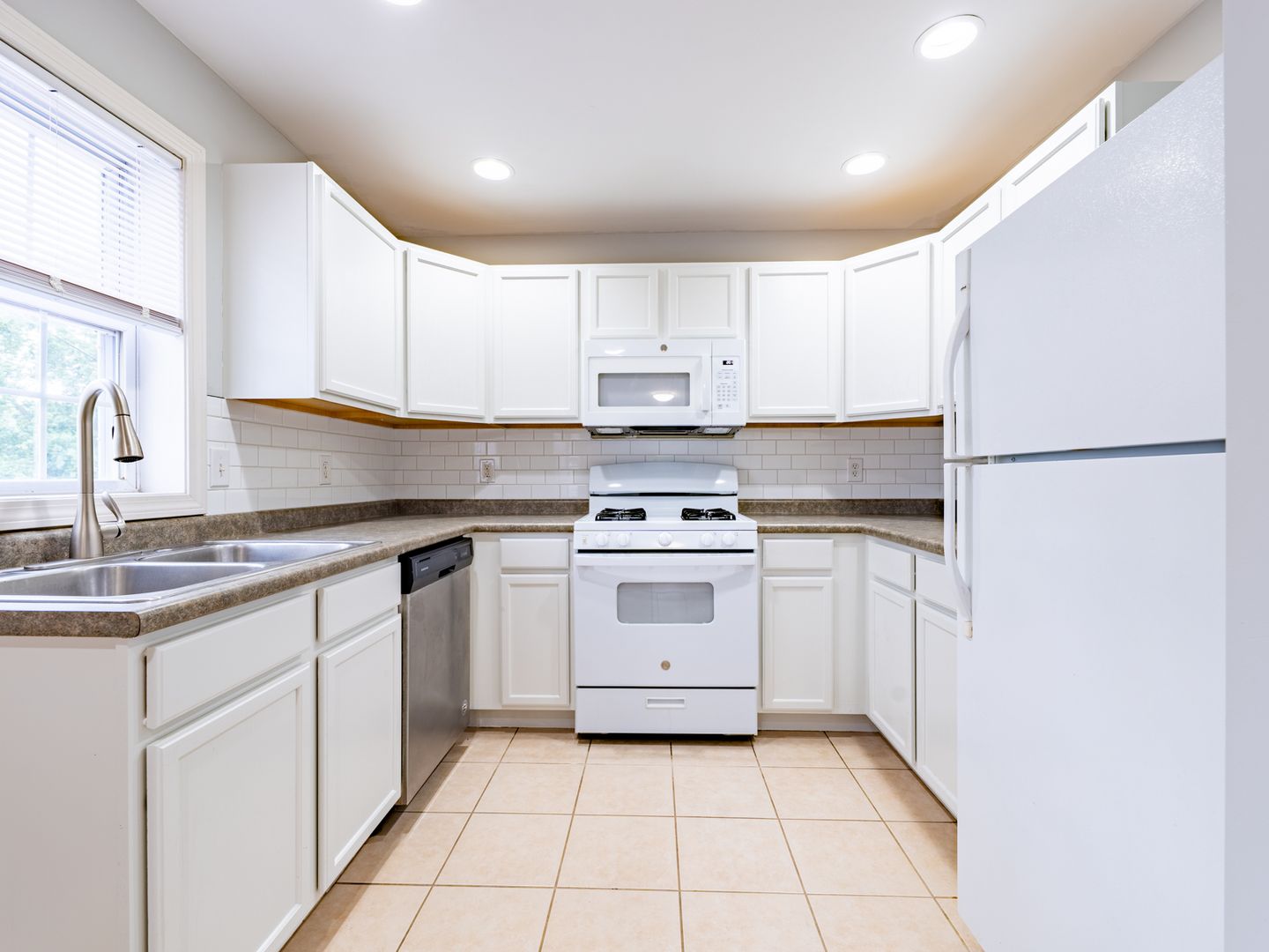 Burlington Apartment: 1144 North Ave