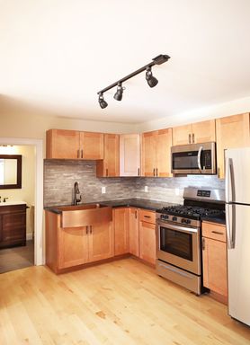 8 Chase St, Burlington, VT | Renovated 4 Bedroom Apartment Near UVM & Winooski | June 2027 – photo 1