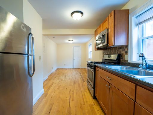 Renovated Studio Apartment in Burlington VT – 152C North Street AVAILABLE OCTOBER 5TH, 2026 – photo 1