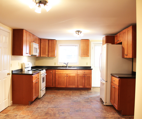 68B Chase St, Burlington, VT | 4 Bedroom Apartment Near UVM & Winooski | June 2027 – photo 1