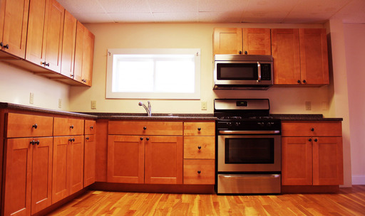 69A Spring Street, Burlington, VT | 5 Bedroom Apartment Near UVM | June 2027 – photo 1