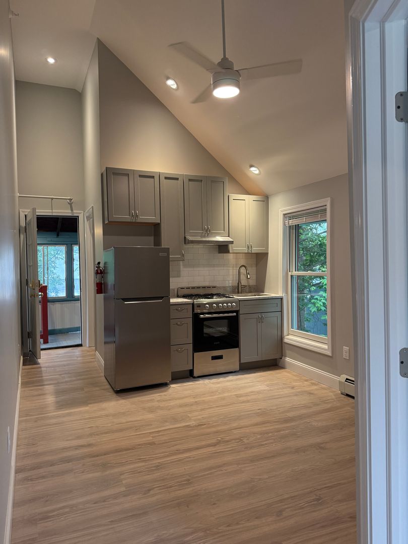 Burlington Apartment: 31 Marble Ave