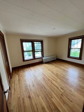 360 S Winooski Ave Apt B, Burlington, VT | 4 Bedroom Apartment Near UVM & Downtown | June 2027 – photo 1