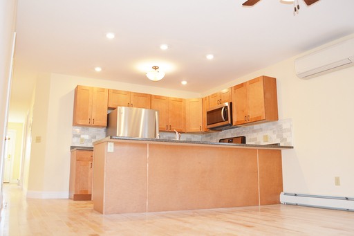 16 Peru St, Burlington, VT | Newly Renovated 5 Bedroom House with Garage | June 2027 – photo 1