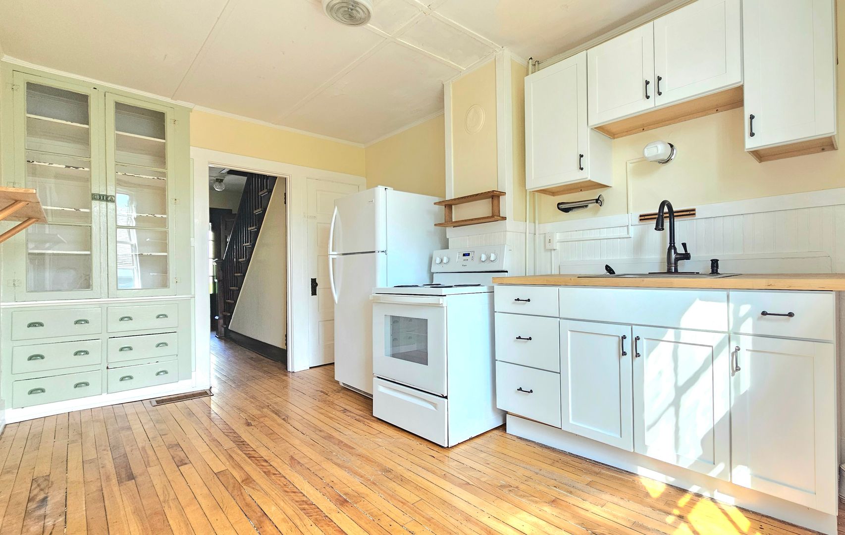 Burlington Apartment: 22-24 Colchester Court