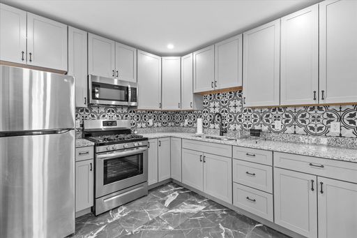Private Room for Rent in Four Bedroom Apartment - Close to UVM Center - Available January 1, 2027!