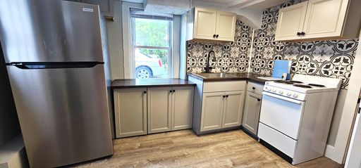 Studio with Parking - 603 Riverside, Burlington VT – photo 1