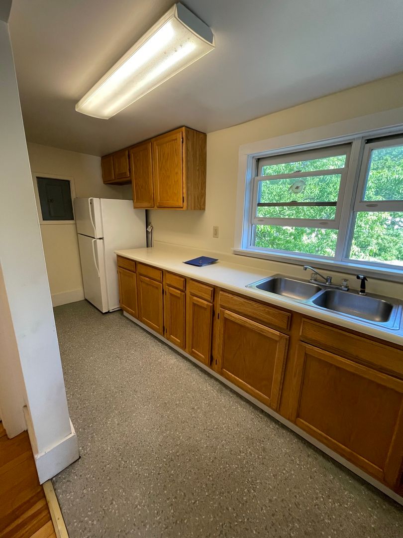Burlington Apartment: 42 Intervale Ave