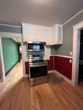 100 No. Winooski Ave B2 - HEAT/HOT WATER & 2 GARAGE SPACES INCLUDED! Available June 1st, 2027 – photo 1