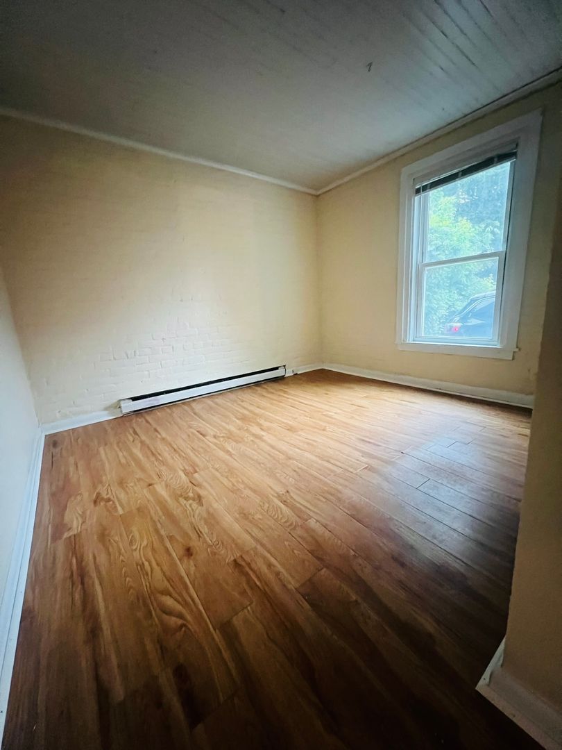 Burlington Apartment: 207 South Union St