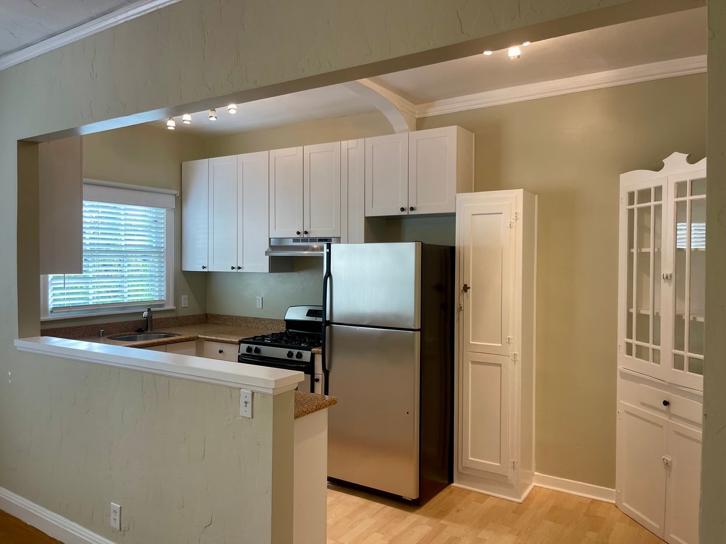 Oakland Apartment: 138 Monte Cresta Ave.