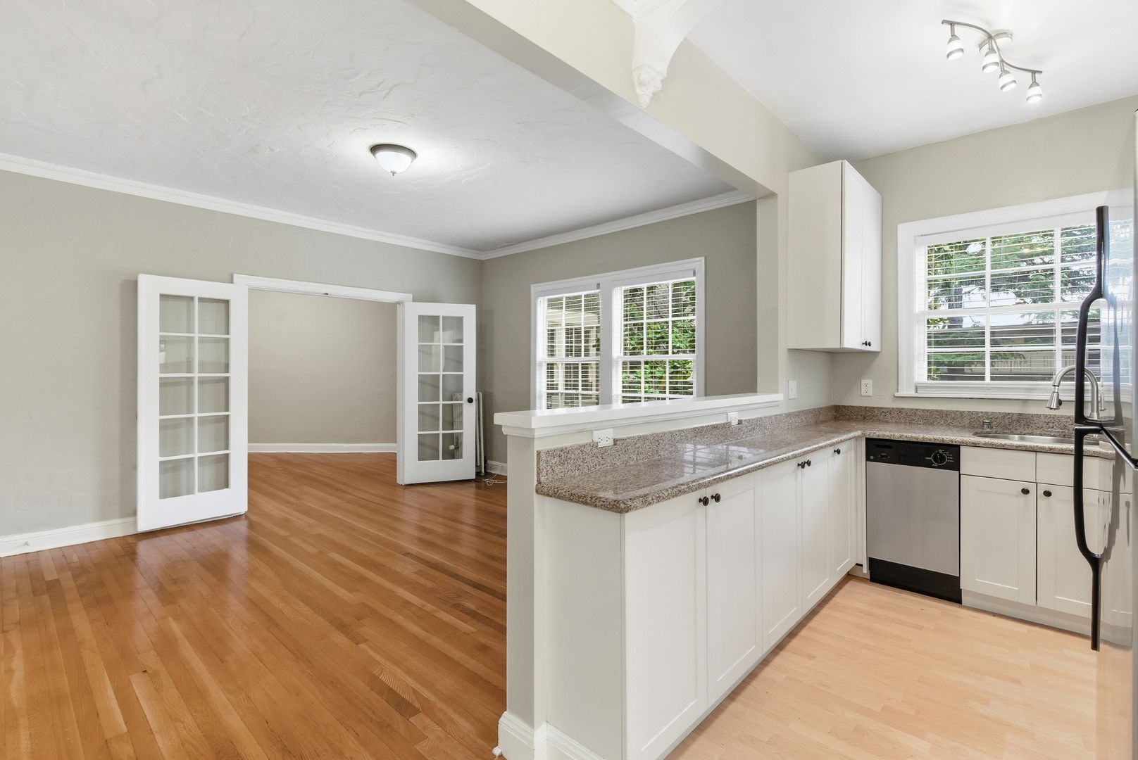 Oakland Apartment: 138 Monte Cresta Ave.