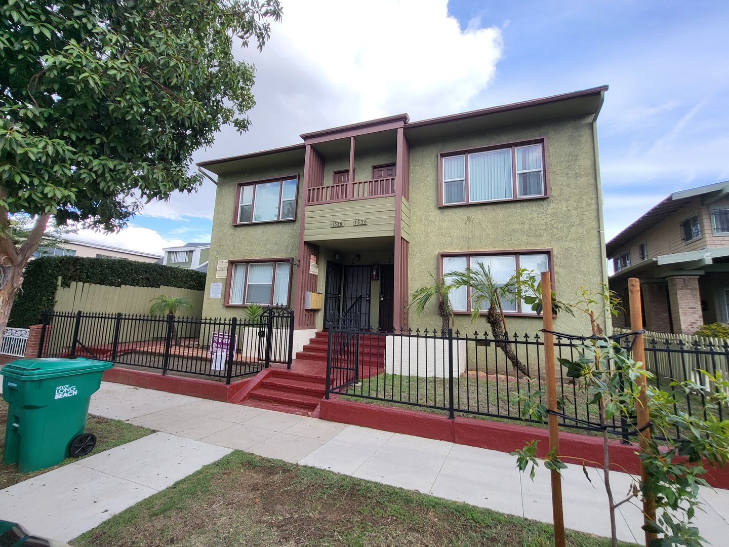 Long Beach Apartment: 1536-38 Locust Ave