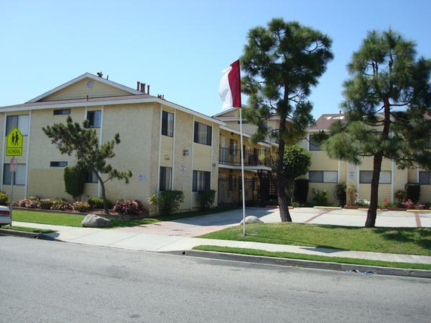 Hawthorne Apartment: 14501 Cerise Ave.