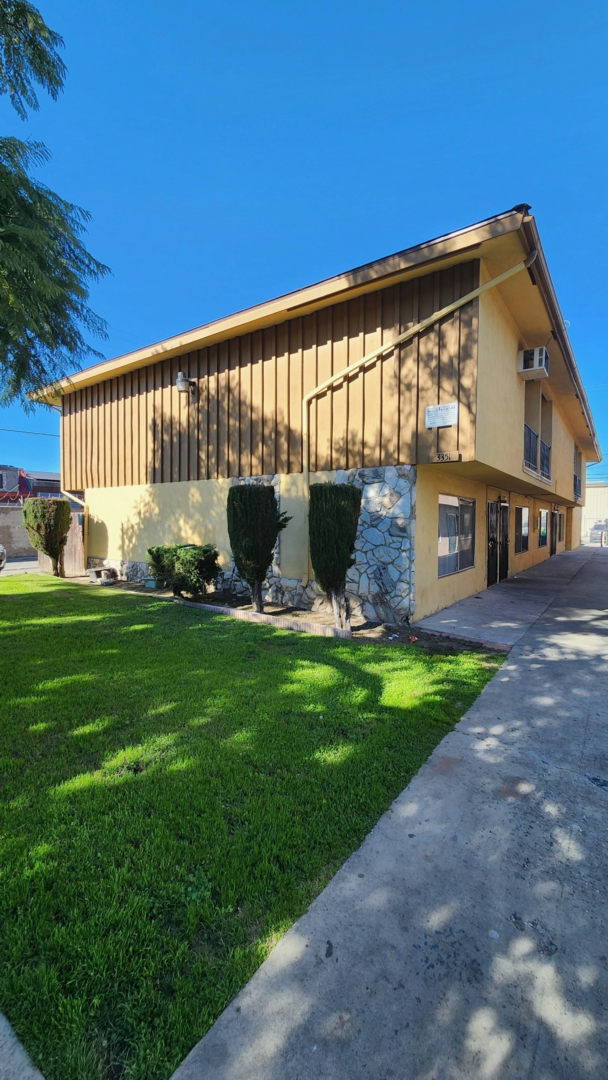 Long Beach Apartment: 3351 E Andy St.