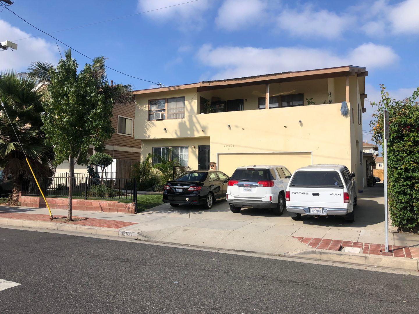 Hawthorne Apartment: 12521 York Ave