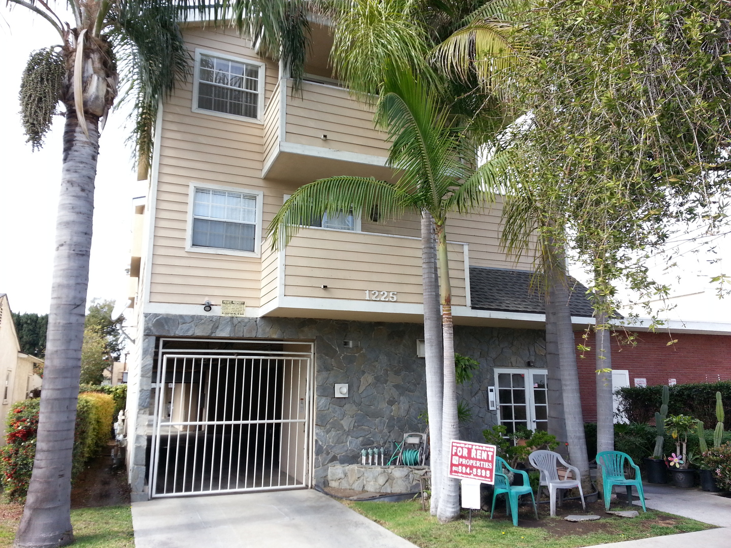 Long Beach Apartment: 1225 Belmont Ave.