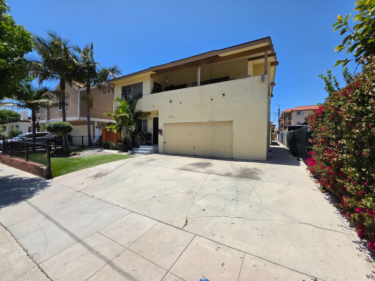 Hawthorne Apartment: 12521 York Ave