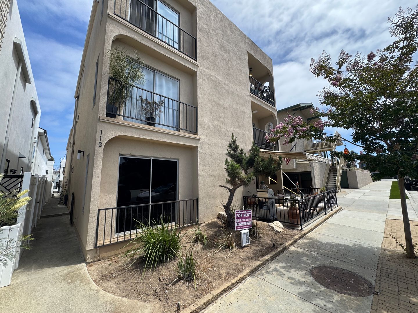 Seal Beach Apartment: 112 2nd St.