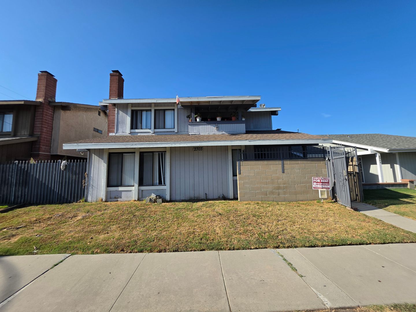 Long Beach Apartment: 2703 E. 57th Street